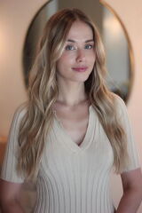 Elke Shari Van Den Broeck