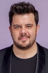 Eser Yenenler