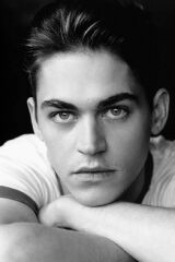 Hero Fiennes Tiffin
