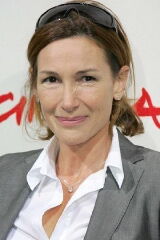 Isabelle Doval