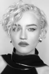 Julia Garner