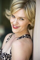 Kari Wahlgren