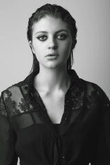 Lara Peake