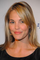 Leslie Bibb