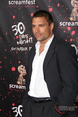 Manu Bennett