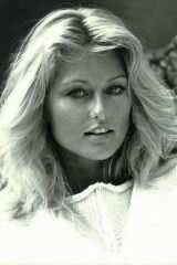 Mary Stavin
