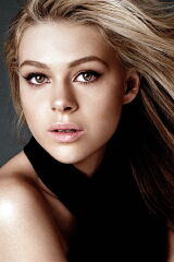 Nicola Peltz