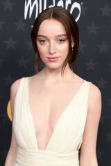 Phoebe Dynevor