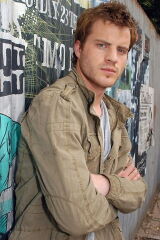 Robert Kazinsky