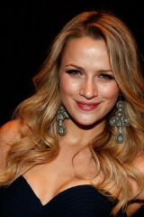 Shantel VanSanten