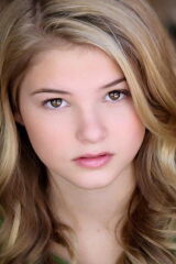 Stefanie Scott