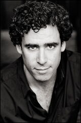 Stephen Mangan