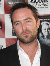 Sullivan Stapleton
