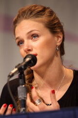 Tracy Spiridakos