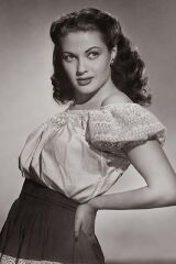 Yvonne De Carlo