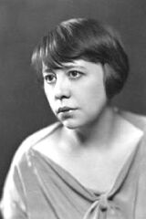 Zoë Akins