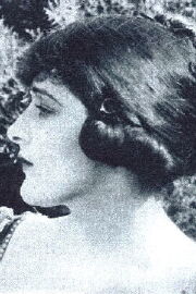 Lois Lee