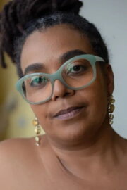 Urânia Munzanzu