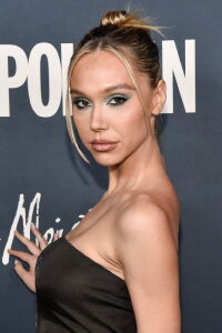 Alexis Ren