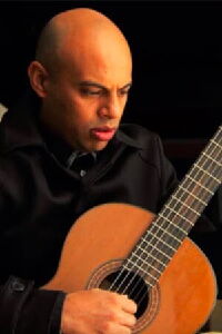 Carlo Ayhllón