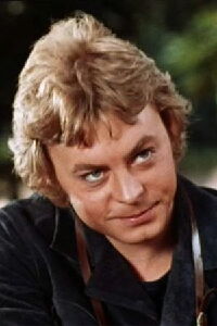 Hywel Bennett