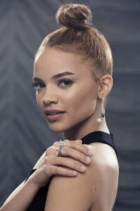 Leslie Grace