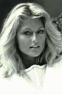 Mary Stavin