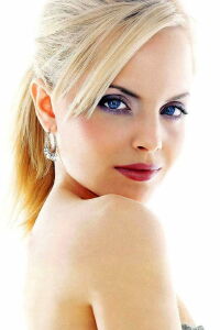 Mena Suvari