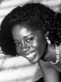 Akosua Busia