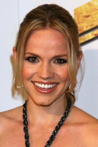Alexa Havins