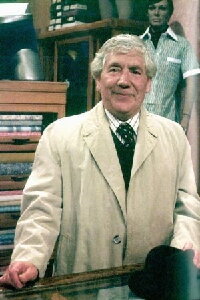 Alfie Bass