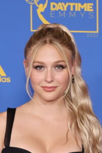 Alyvia Alyn Lind