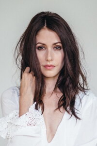 Amanda Crew