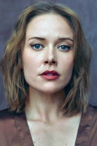 Amelia Eve