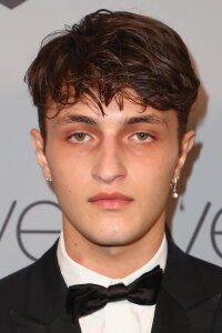 Anwar Hadid