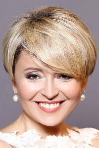 Anzhelika Varum