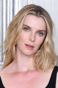 Betty Gilpin