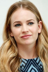 Britt Robertson