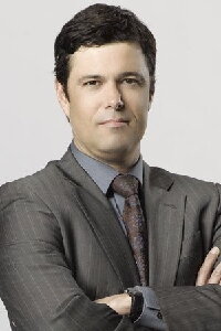 Carlos Bernard