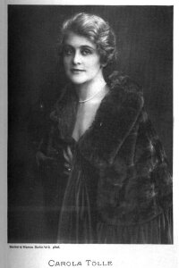 Carola Toelle