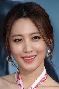 Claudia Kim