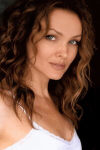 Dina Meyer