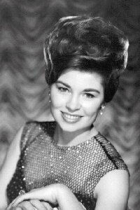 Donna Axum