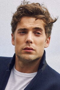 Dustin Milligan