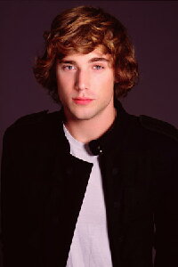 Dustin Milligan
