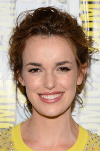 Elizabeth Henstridge