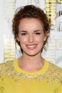 Elizabeth Henstridge