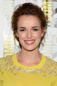 Elizabeth Henstridge