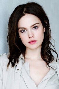 Emilia Schüle