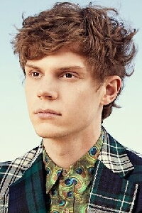 Evan Peters